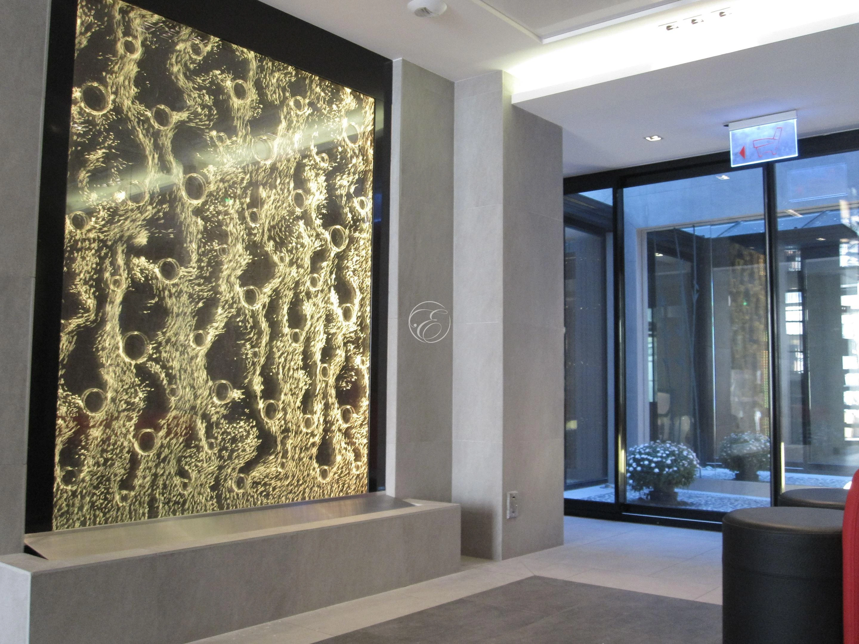 Mur de bulles rétroéclairé - HÔTEL DU VIEUX SAULE PARIS 3ÈME - Espace d'eau  France